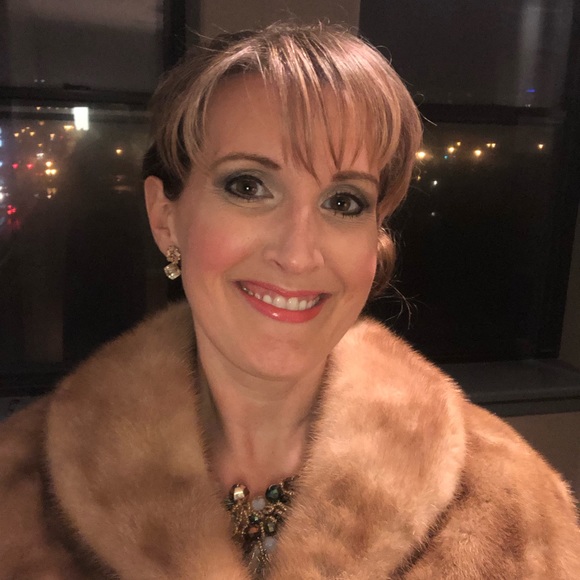 Meet your Posher, Cassie - Picture 4 of 4